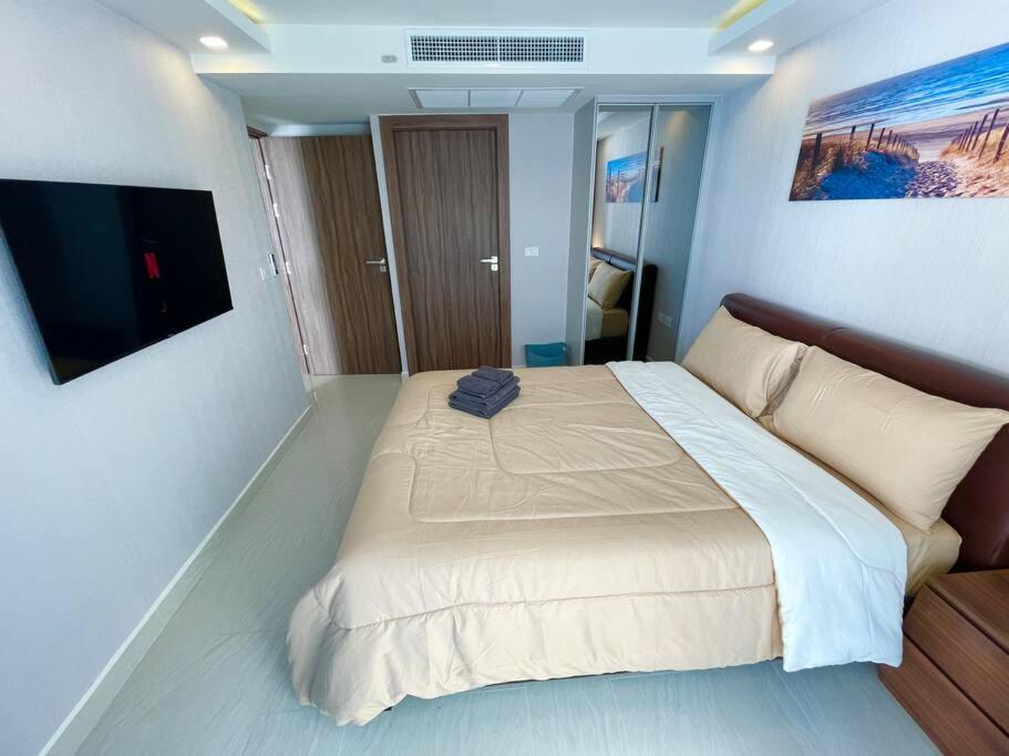 Large Luxury, Pool View, Grand Avenue, E202 Appartement