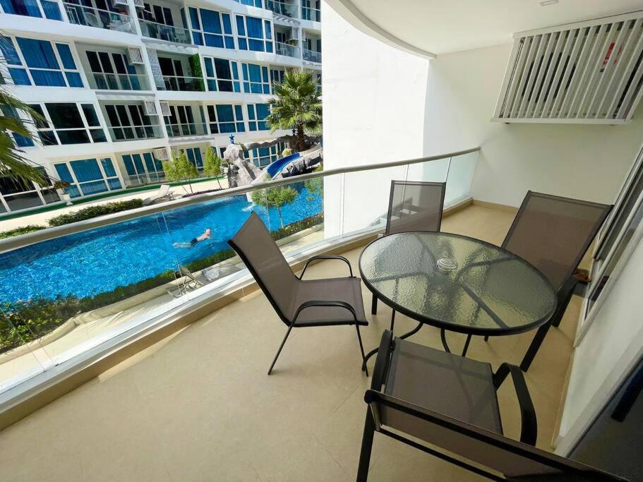 Large Luxury, Pool View, Grand Avenue, E202 * Pattaya